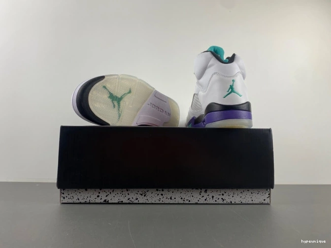 HYPE 136027-108 (2013) Air Retro Jordan Grape 5 0715
